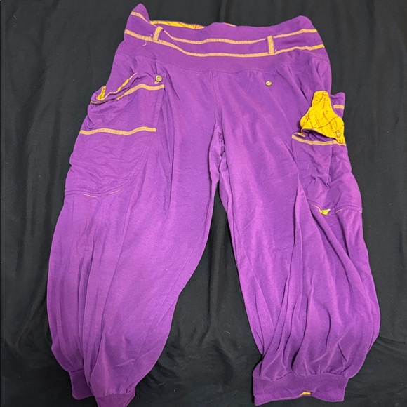 Zumba Fitness Vibrant Purple capri - Picture 2 of 3